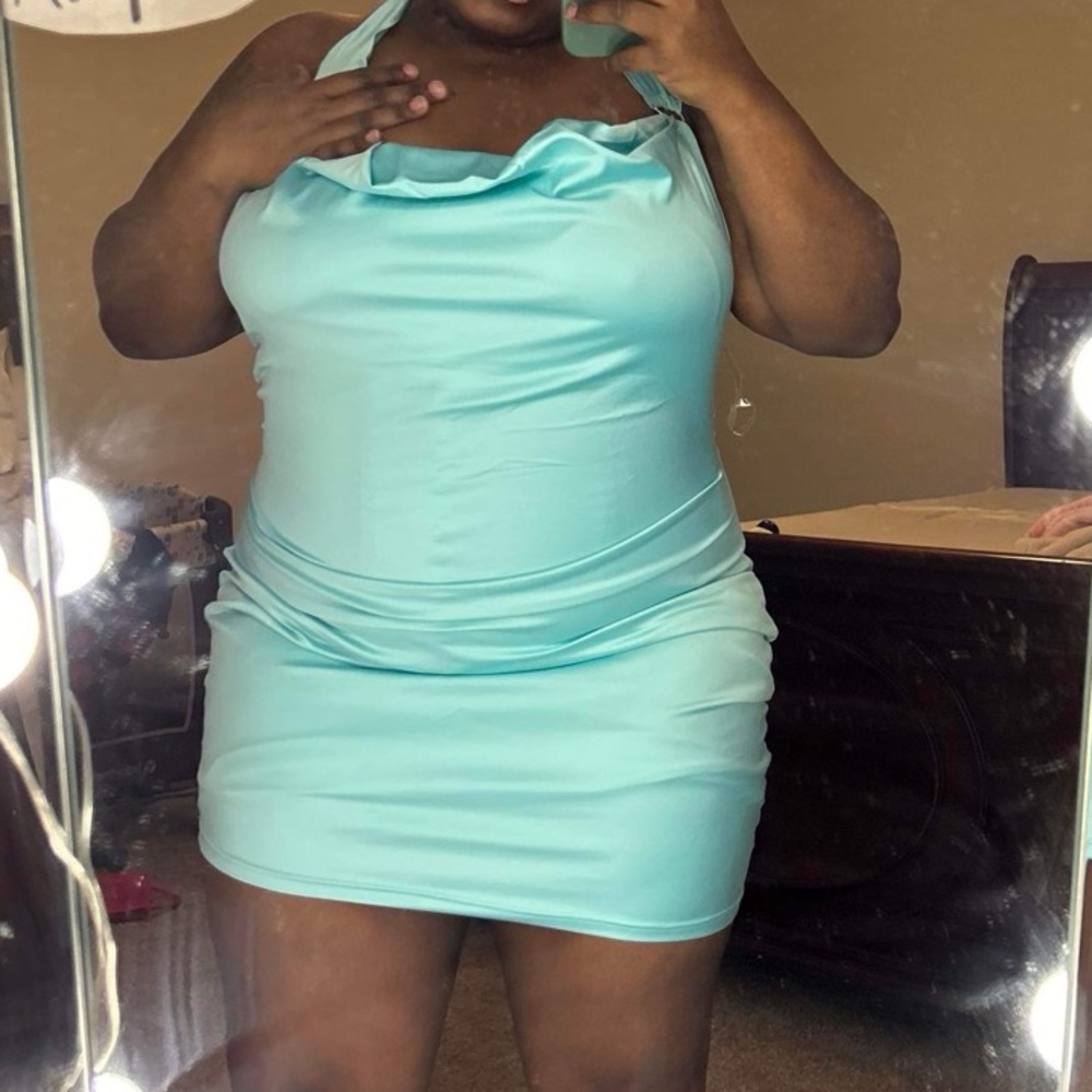 Dress - Picture 3 of 3